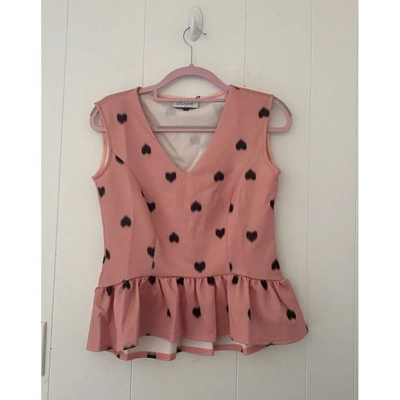 Closet London Tops - NWT - Closet London Sz 8 Pink V-neck With Hearts Gathered Ruffle Hem